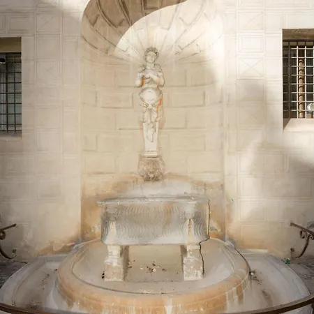 Grotto By Campo De Fiori * Rom